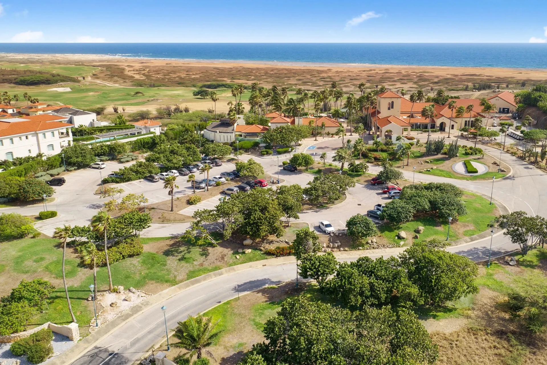 Resort with golf course in Aruba Tierra del Sol Resort