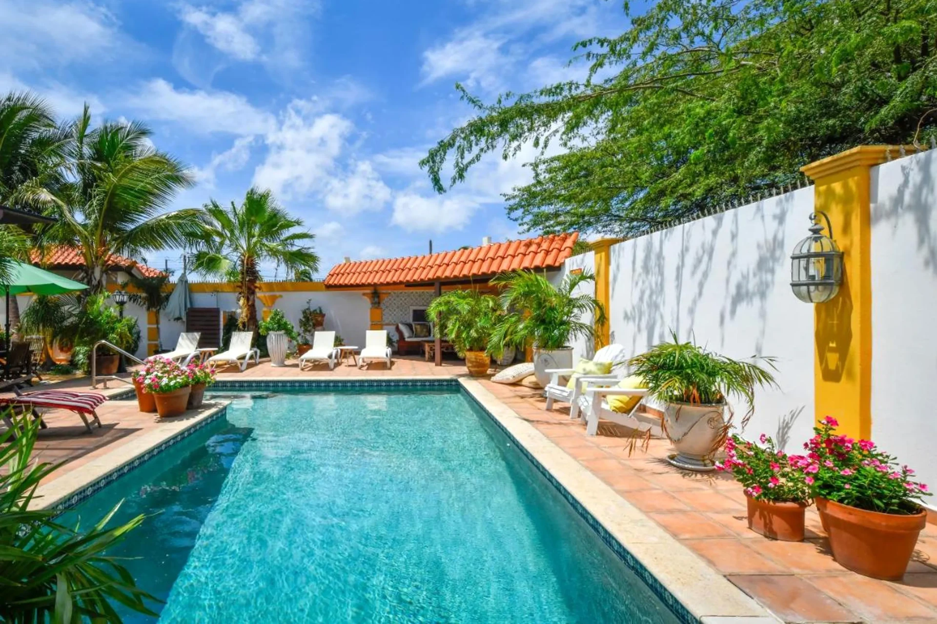 Cheap place to stay in Aruba Brisas Studio Apartments