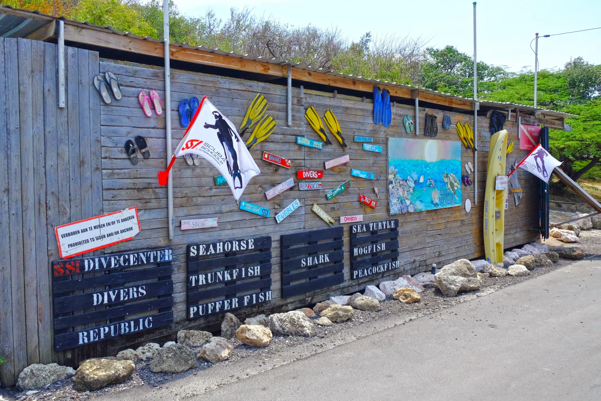 Diver's Republic dive shop at Daaibooi Beach Curacao